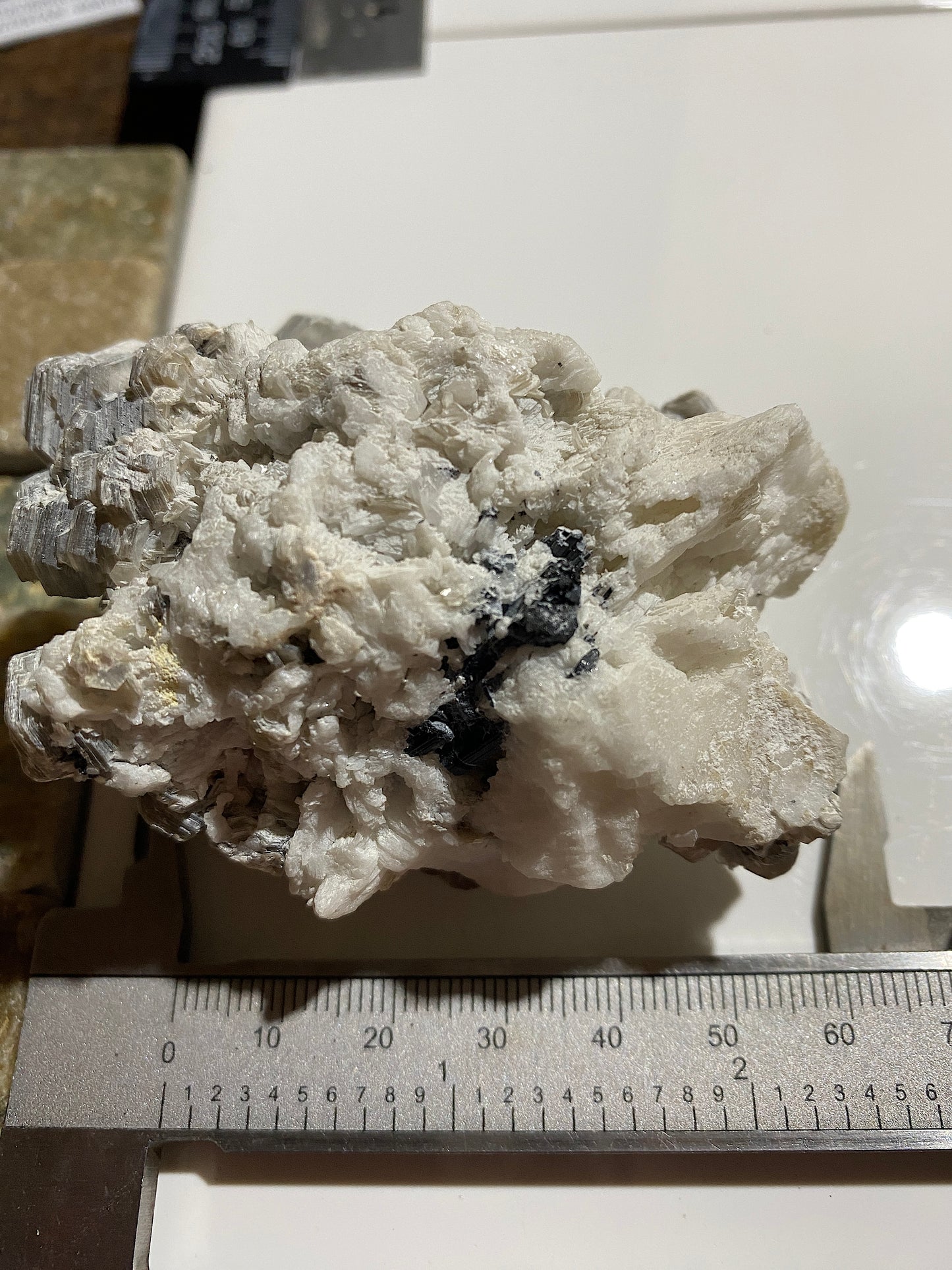 MUSCOVITE WITH MINOR SCHORL : HAROMOSH MTS, GILGIT-BALTISTAN, PAKISTAN 145g MF4750