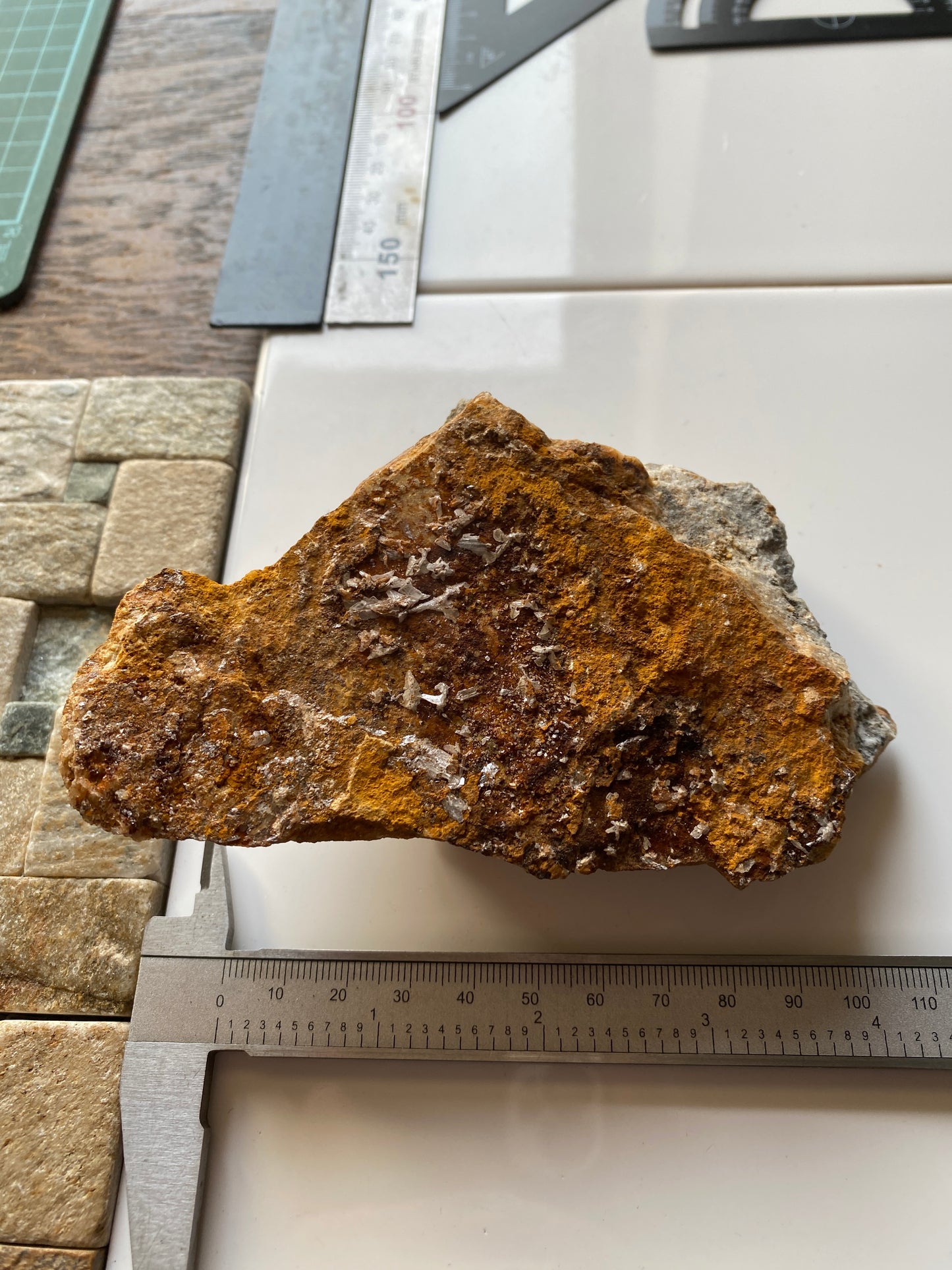 CERUSSITE [ETC] : GREYSTONES QUARRY, LAUNCASTON, CORNWALL  464g MF4751