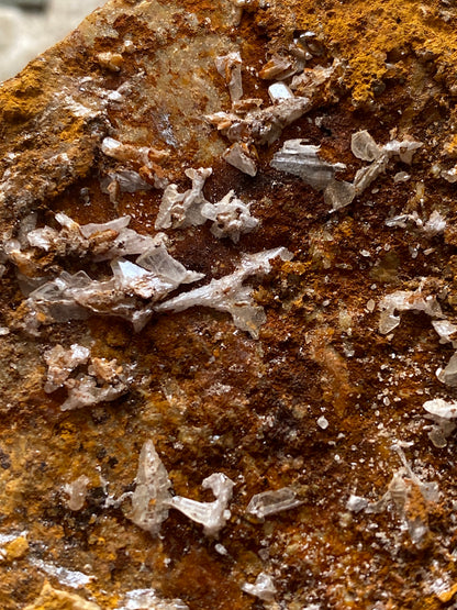 CERUSSITE [ETC] : GREYSTONES QUARRY, LAUNCASTON, CORNWALL  464g MF4751