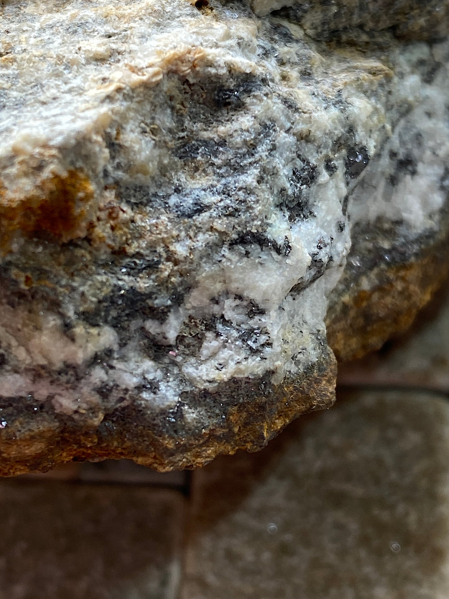 CERUSSITE [ETC] : GREYSTONES QUARRY, LAUNCASTON, CORNWALL  464g MF4751