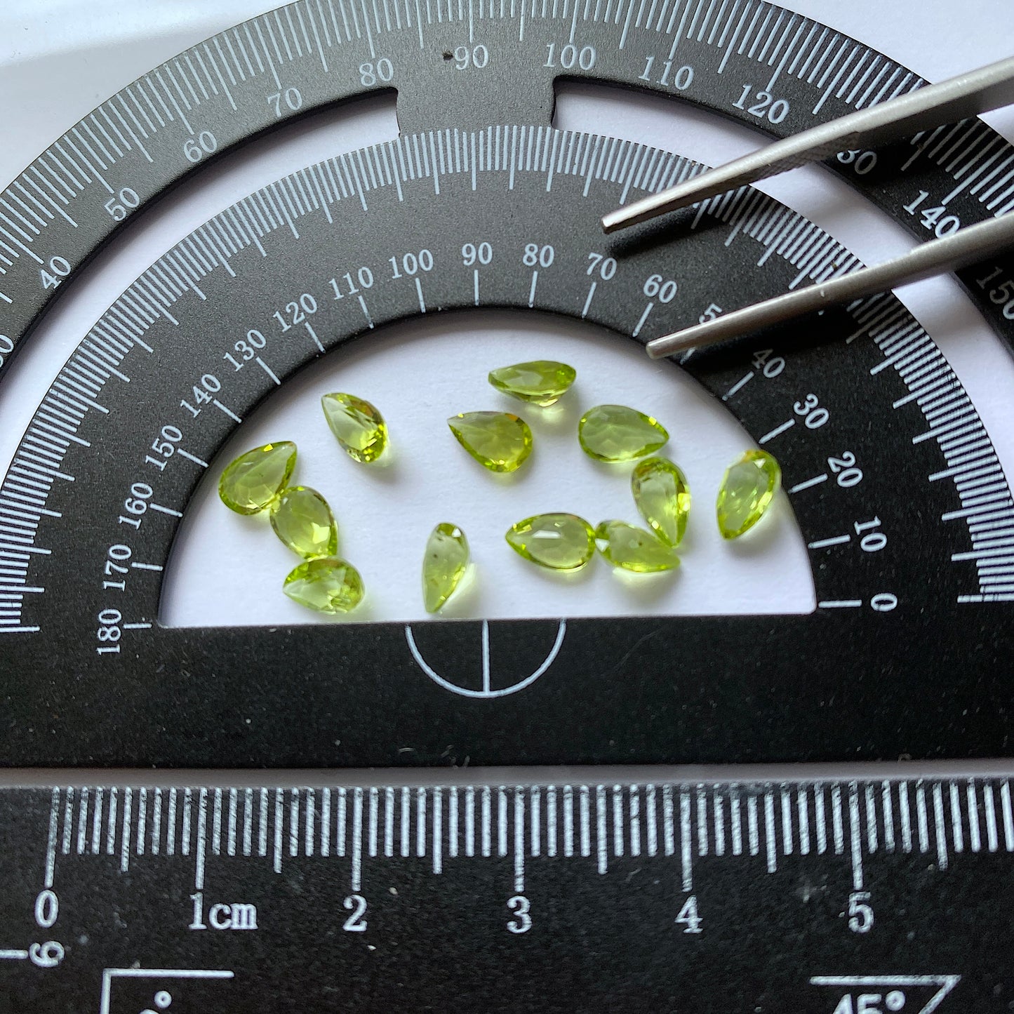 PERIDOT NATURAL GEMSTONES x 12 - SKARDU, GILGIT-BALTISTAN, PAKISTAN. 5.24Ct MFG3565