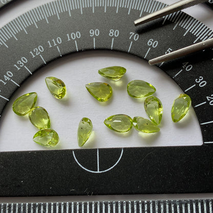 PERIDOT NATURAL GEMSTONES x 12 - SKARDU, GILGIT-BALTISTAN, PAKISTAN. 5.24Ct MFG3565