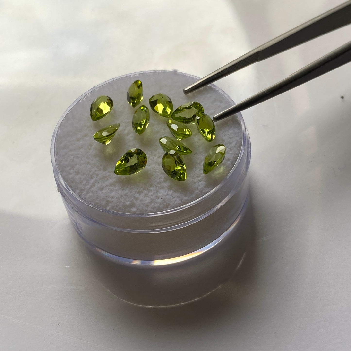 PERIDOT NATURAL GEMSTONES x 12 - SKARDU, GILGIT-BALTISTAN, PAKISTAN. 5.24Ct MFG3565