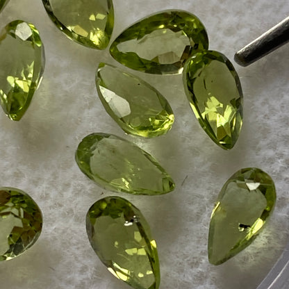 PERIDOT NATURAL GEMSTONES x 12 - SKARDU, GILGIT-BALTISTAN, PAKISTAN. 5.24Ct MFG3565