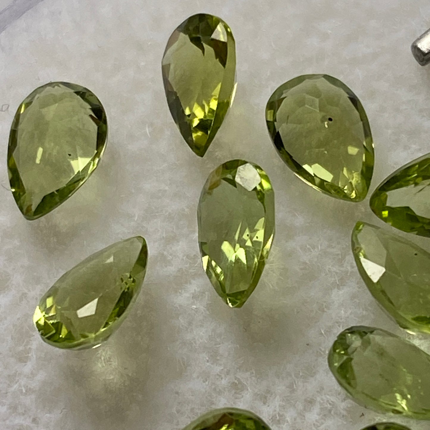 PERIDOT NATURAL GEMSTONES x 12 - SKARDU, GILGIT-BALTISTAN, PAKISTAN. 5.24Ct MFG3565
