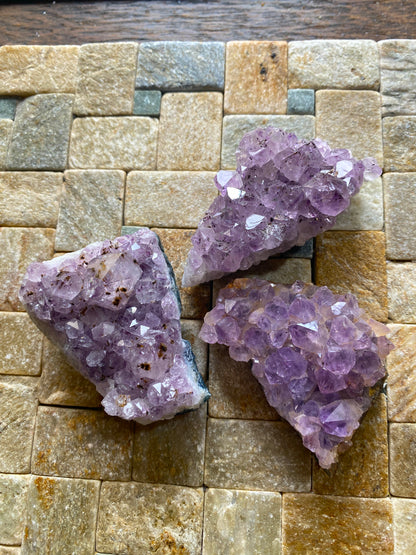 AMETHYST x 3 : IRAI, RIO GRANDE DO SUL, BRAZIL 260g. MF4754