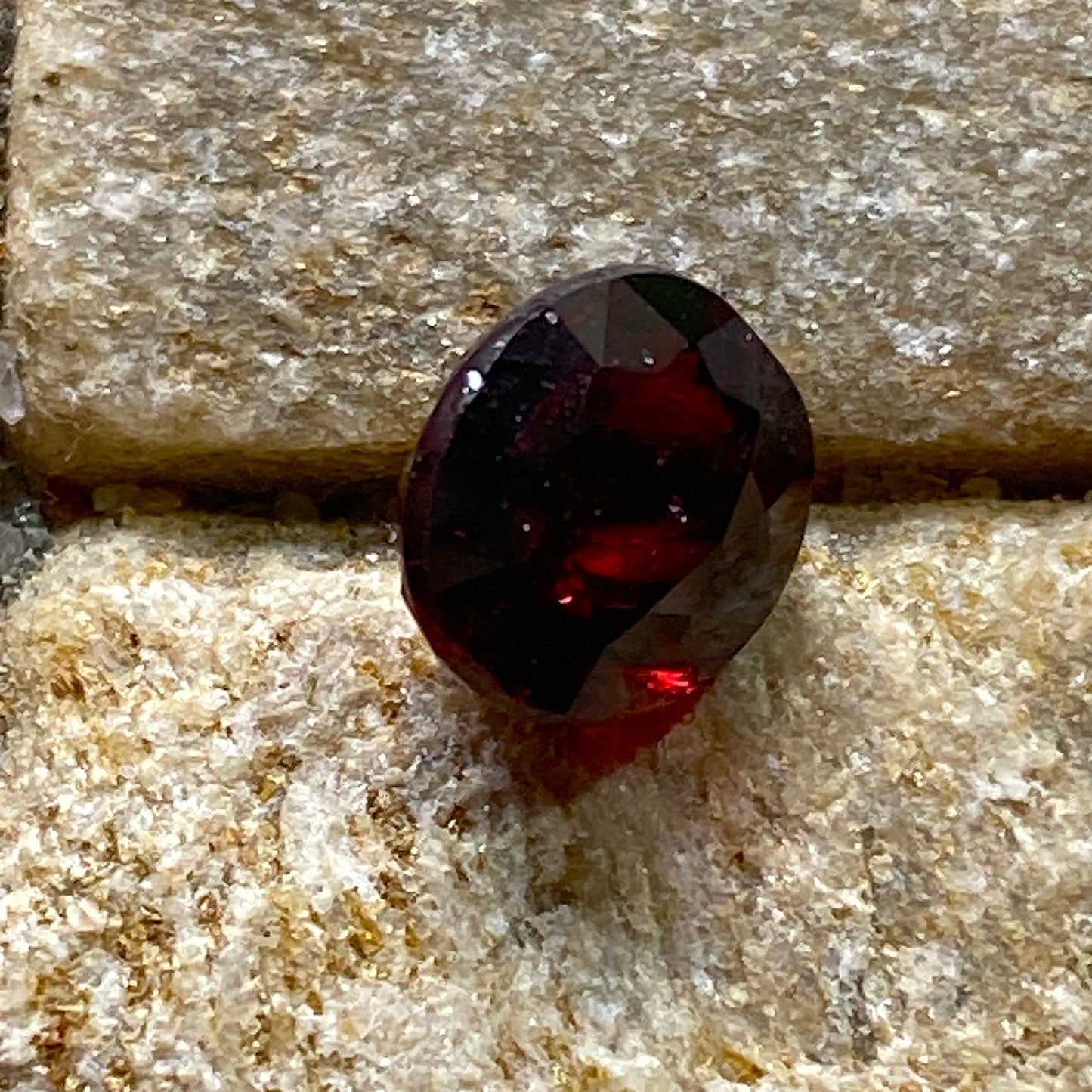 RHODOLITE GARNET NATURAL GEMSTONE - UMBA RIVER, TANGA REGION, TANZANIA 1.41Ct MFG3695