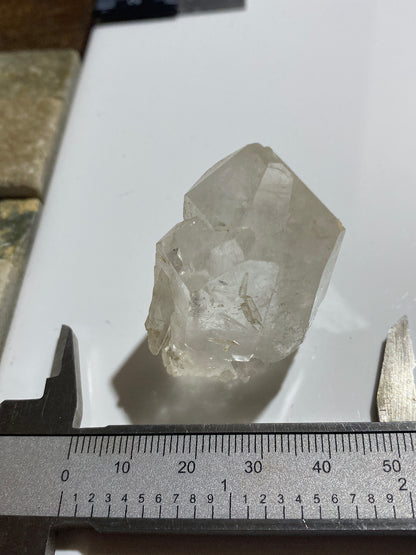 QUARTZ NATURAL CRYSTAL x 5 :  GANESH HIMAL, NEPAL, ASIA 155g. MF4755