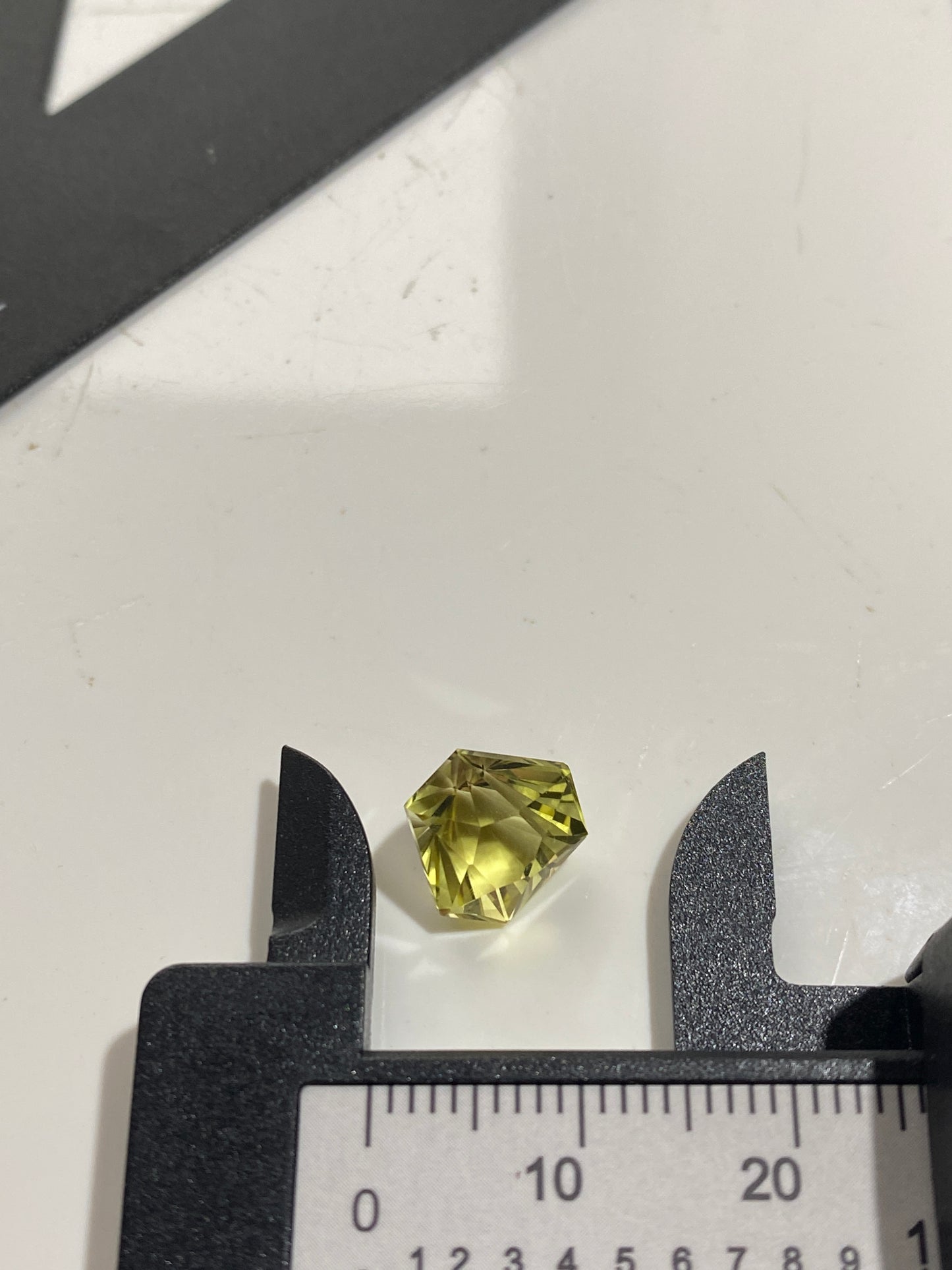 CITRINE QUARTZ NATURAL GEMSTONE : ARACUAI, MINAS GERAIS, BRAZIL. 3.40Ct MFG4873