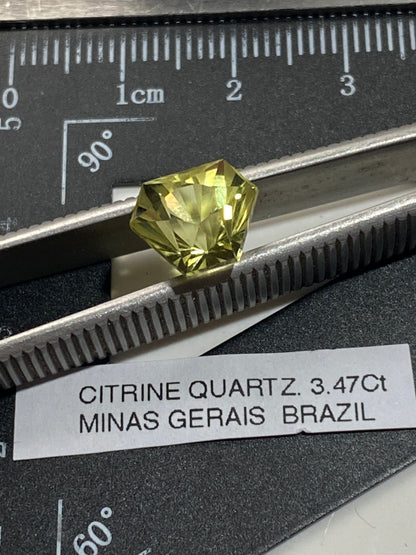 CITRINE QUARTZ NATURAL GEMSTONE : ARACUAI, MINAS GERAIS, BRAZIL. 3.40Ct MFG4873