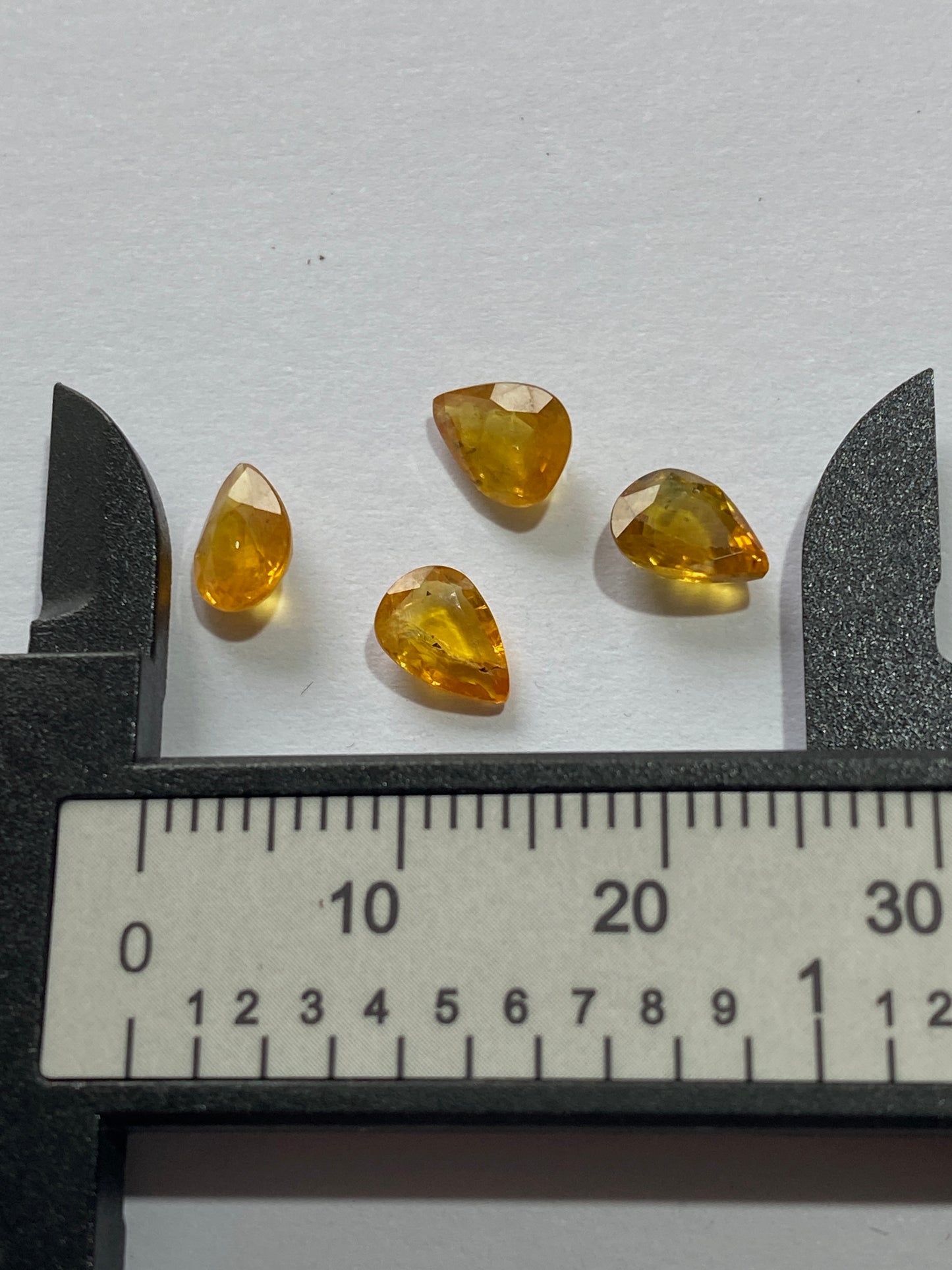 SAPPHIRE NATURAL GEMSTONES x 4 : KANCHANABURI, THAILAND  3.18Ct. MFG4879