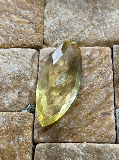 CITRINE QUARTZ NATURAL GEMSTONE : ARACUAI. MINAS GERAIS, BRAZIL  12.69Ct  MFG4869