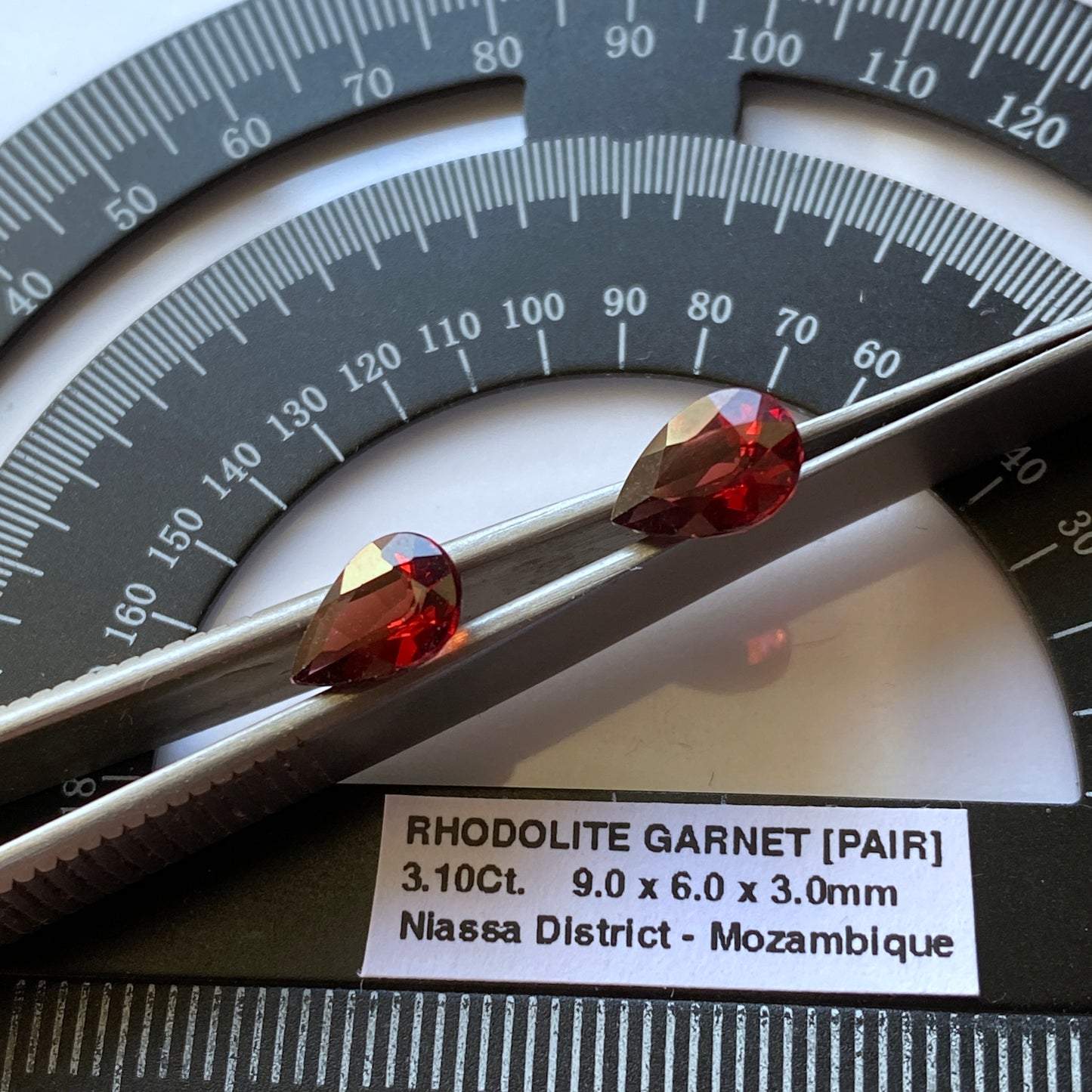 RHODOLITE GARNET GEMSTONES - NIASSA DISTRICT, MOZAMBIQUE  3.10Ct. MFG5059