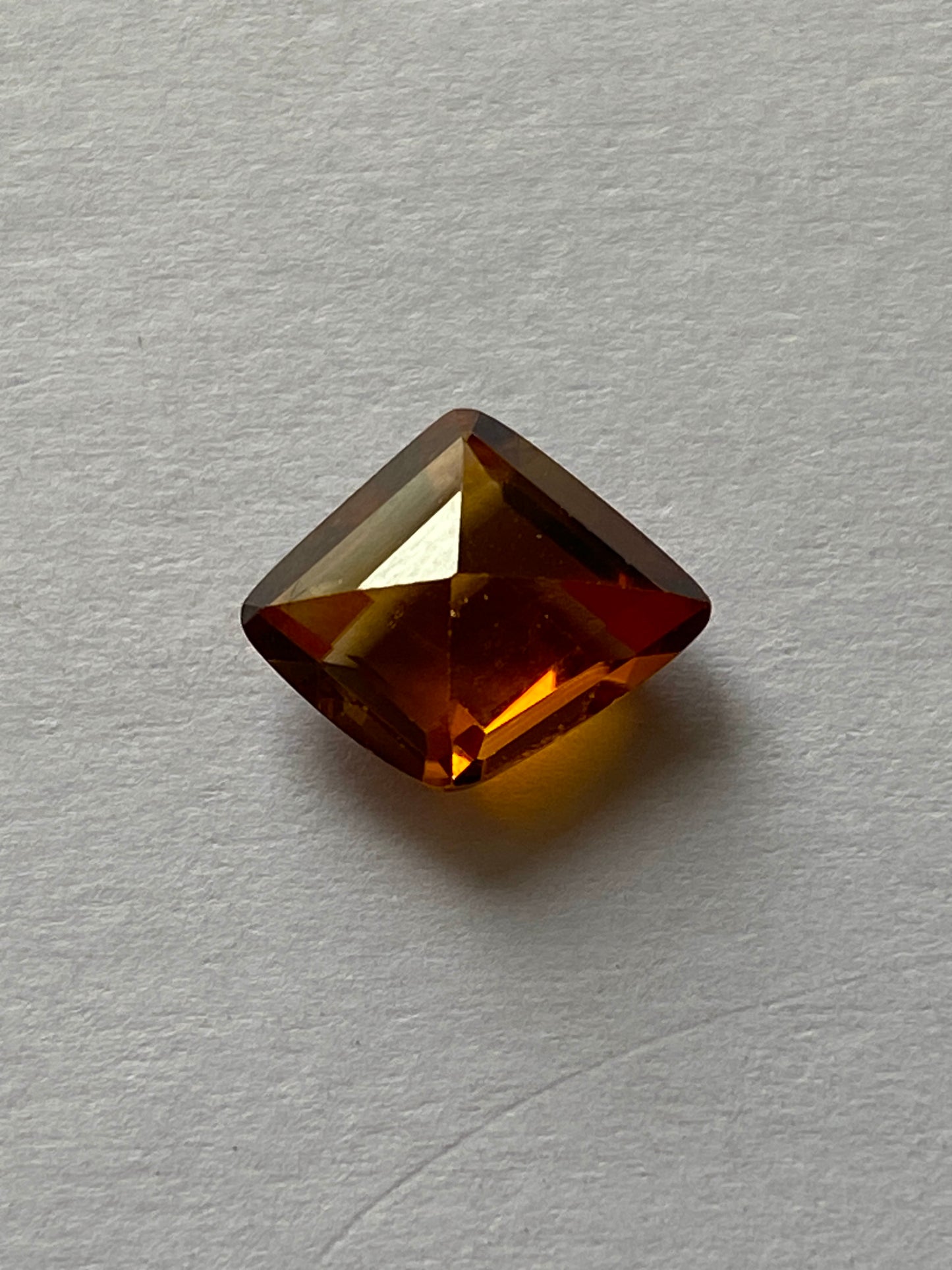 ZIRCON RARE NATURAL GEMSTONE : MANDALAY, MYANMAR [BURMA GEMSTONE] 2.85Ct MFG4881