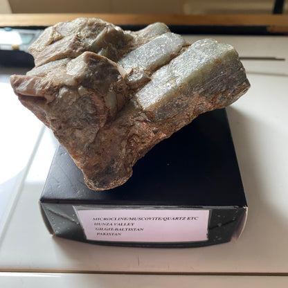 MICROCLINE/MUSCOVITE/QUARTZ [ETC] - HUNZA VALLEY, GILGIT-BALTISTAN - PAKISTAN  398g MF1063
