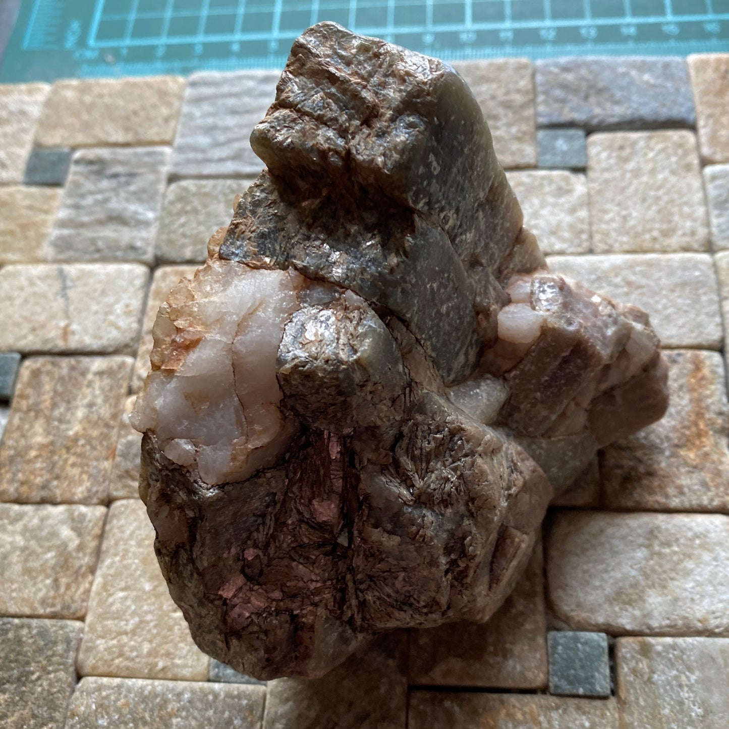 MICROCLINE/MUSCOVITE/QUARTZ [ETC] - HUNZA VALLEY, GILGIT-BALTISTAN - PAKISTAN  398g MF1063