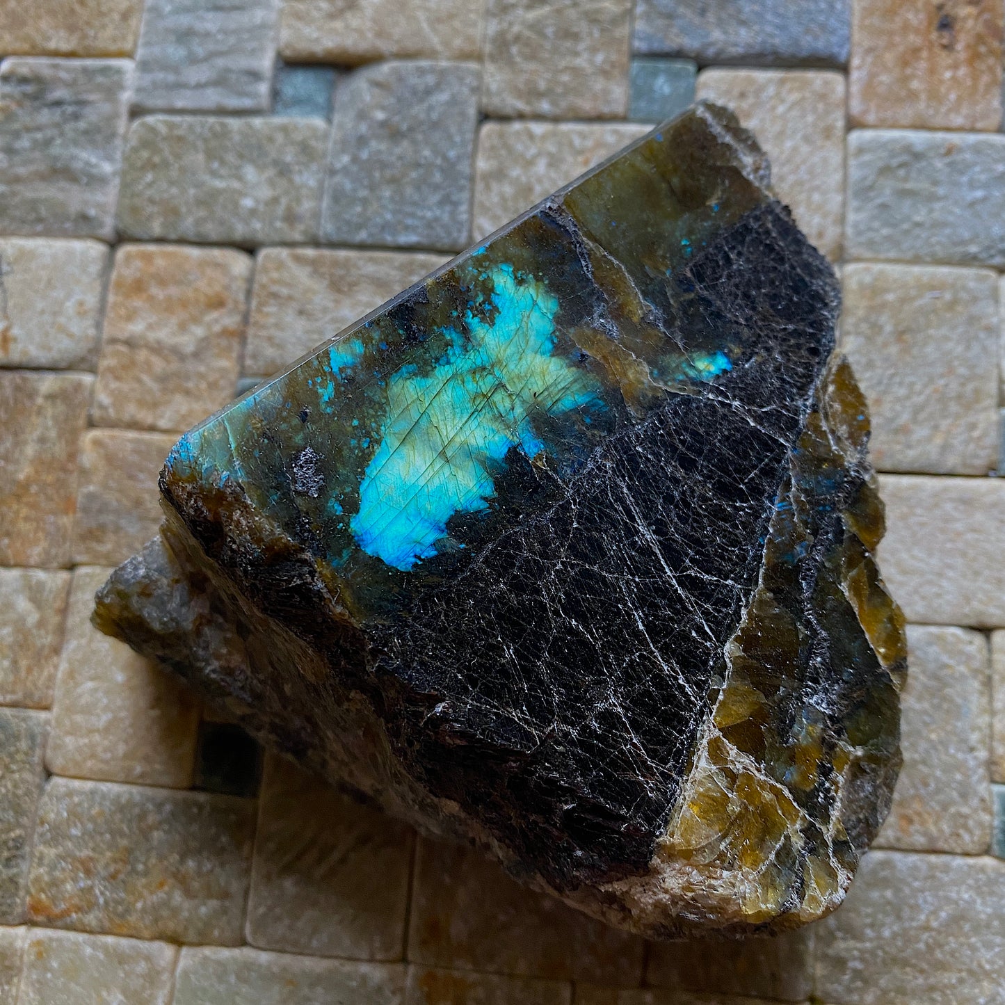 LABRADORITE - SAINT-AGATHE-DES-MONTS, QUEBEC, CANADA LARGE 658g MF1041