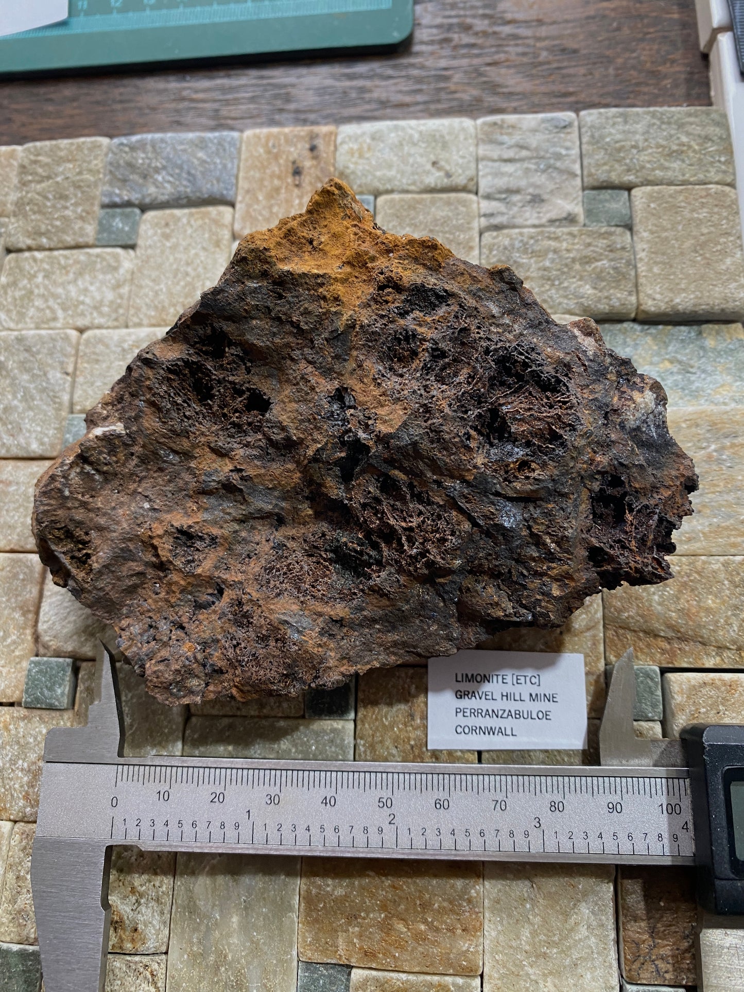 LIMONITE [ETC] : GRAVEL HILL MINE, PERRANZABULOE, CORNWALL, ENGLAND 405g MF4858
