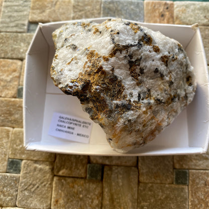 INTERESANTE MUESTRA MULTIMINERAL DE LA MINA NAICA, MÉXICO GRANDE 480g MF1179