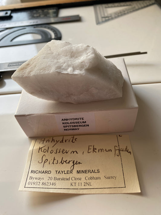 ANHYDRITE : KOLOSSEUM, EKMANFJORDEN, SPITSBERGEN, NORWAY 87g. MF4864