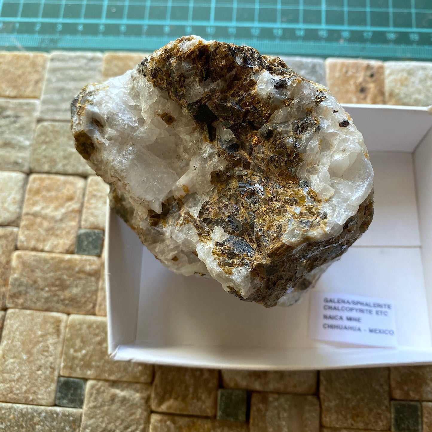 INTERESANTE MUESTRA MULTIMINERAL DE LA MINA NAICA, MÉXICO GRANDE 480g MF1179