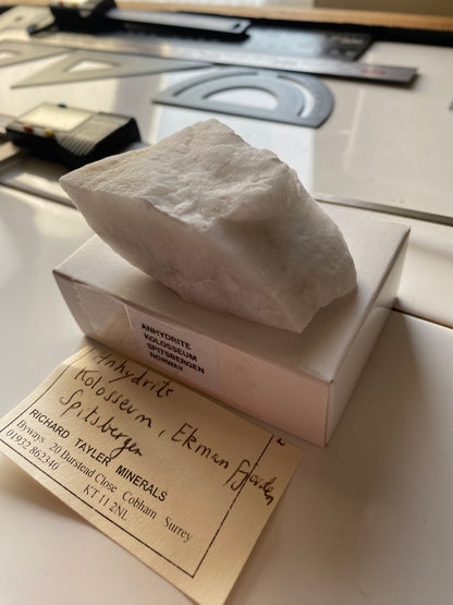 ANHYDRITE : KOLOSSEUM, EKMANFJORDEN, SPITSBERGEN, NORWAY 87g. MF4864