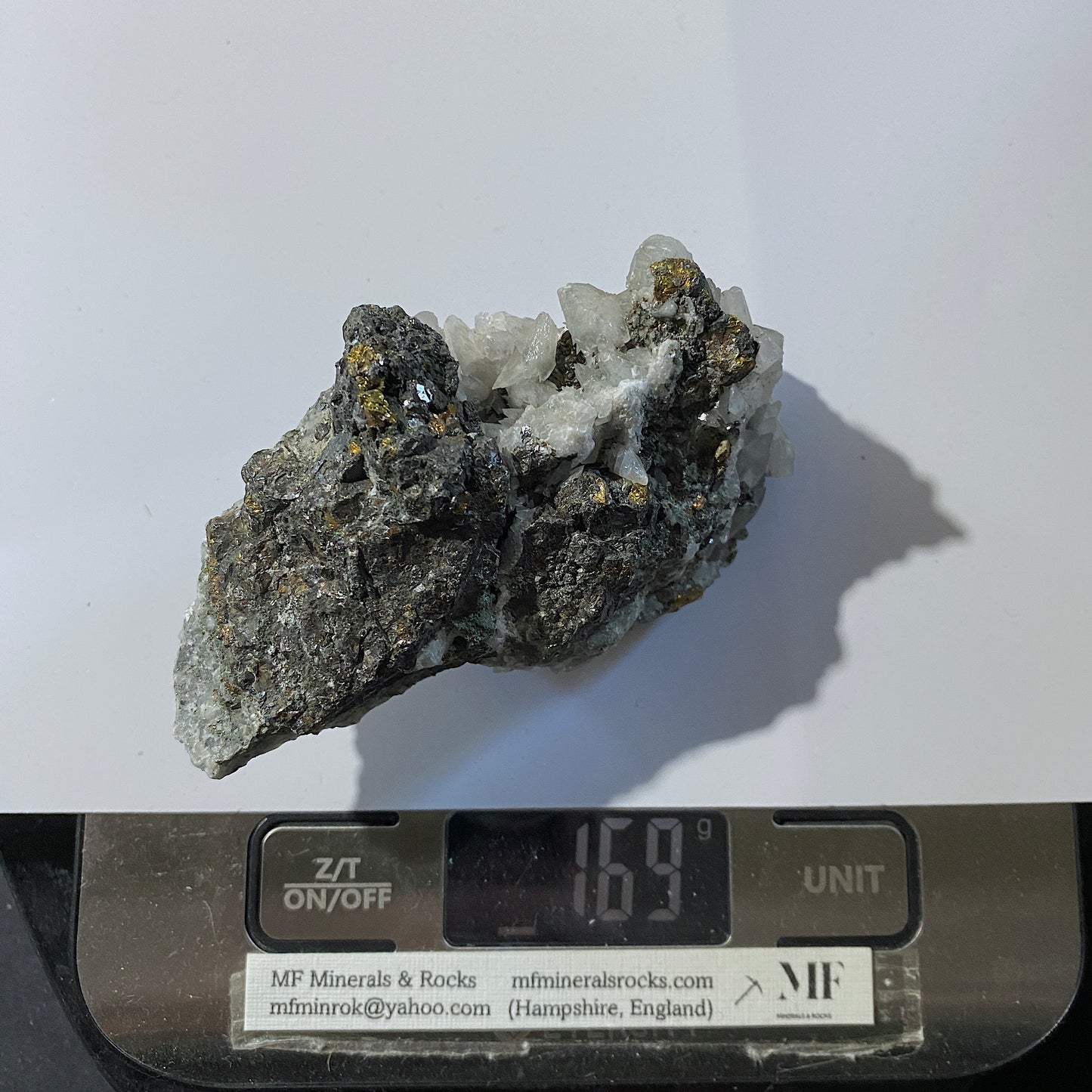 ÉCHANTILLON MULTI-MINÉRAUX RARE DE LA MINE HUINAC, PÉROU 175g MF1175