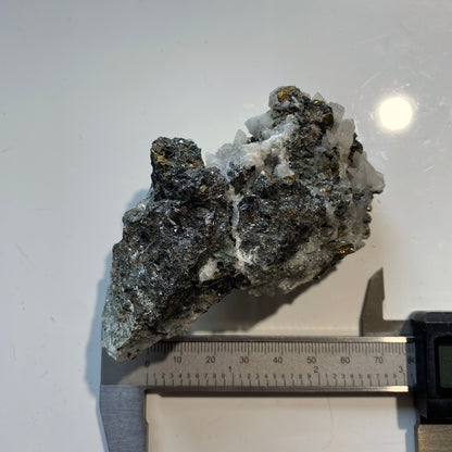 ÉCHANTILLON MULTI-MINÉRAUX RARE DE LA MINE HUINAC, PÉROU 175g MF1175