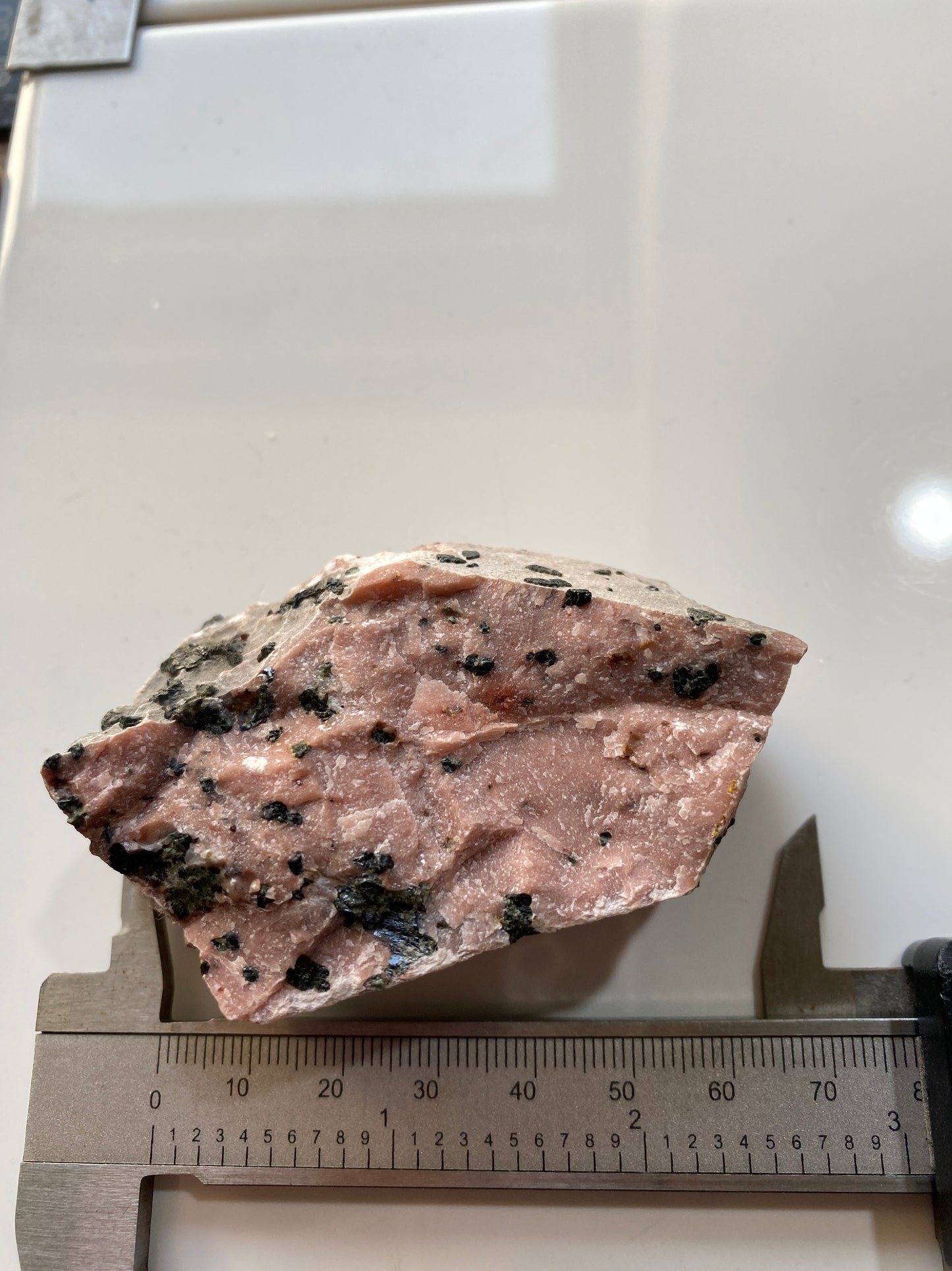 TIREE MARBLE : BALEPHETRISH, TIREE,OUTER HEBRIDES, SCOTLAND  120g MF4866