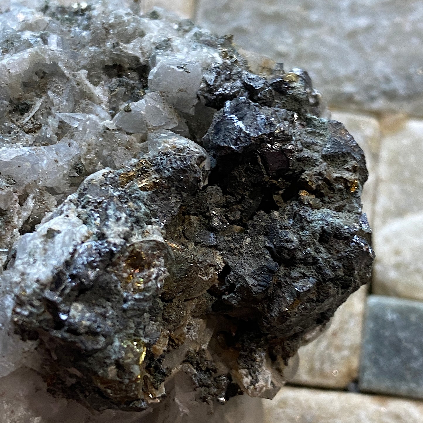 ÉCHANTILLON MULTI-MINÉRAUX RARE DE LA MINE HUINAC, PÉROU 175g MF1175