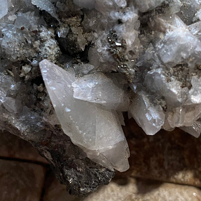 ÉCHANTILLON MULTI-MINÉRAUX RARE DE LA MINE HUINAC, PÉROU 175g MF1175