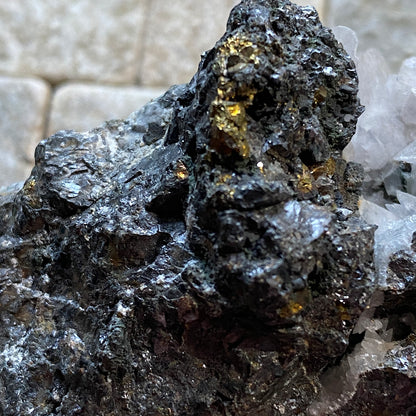 ÉCHANTILLON MULTI-MINÉRAUX RARE DE LA MINE HUINAC, PÉROU 175g MF1175