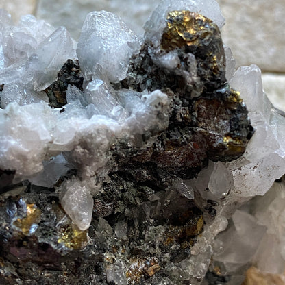 ÉCHANTILLON MULTI-MINÉRAUX RARE DE LA MINE HUINAC, PÉROU 175g MF1175