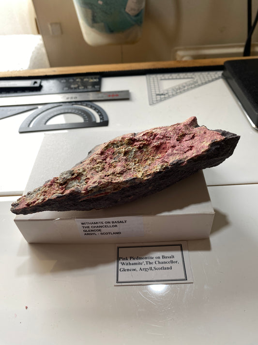 WITHAMITE ON BASALT : THE CHANCELLOR, GLENCOE, ARGYL, SCOTLAND 294g MF4867