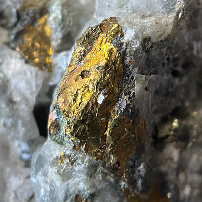 ÉCHANTILLON MULTI-MINÉRAUX RARE DE LA MINE HUINAC, PÉROU 175g MF1175