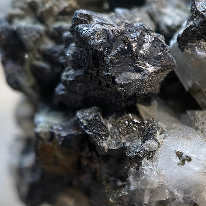 ÉCHANTILLON MULTI-MINÉRAUX RARE DE LA MINE HUINAC, PÉROU 175g MF1175