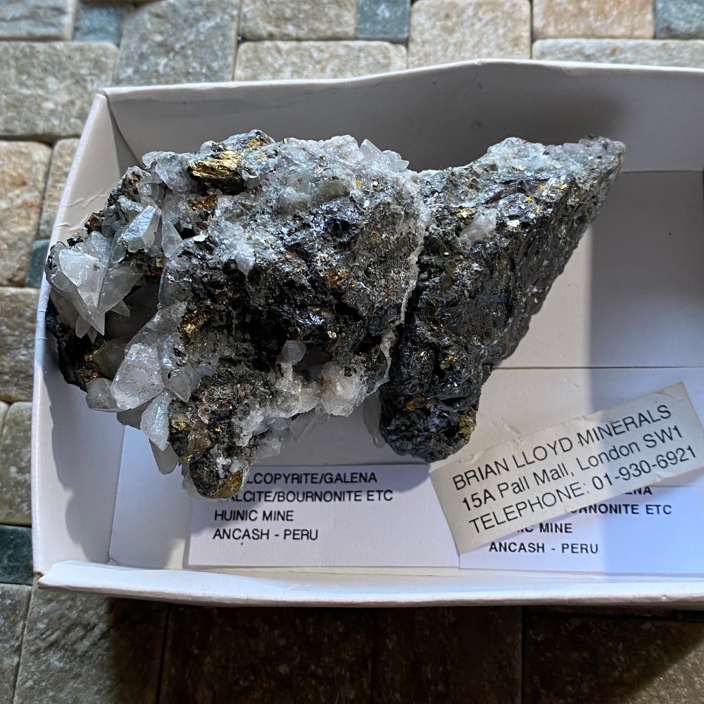 ÉCHANTILLON MULTI-MINÉRAUX RARE DE LA MINE HUINAC, PÉROU 175g MF1175