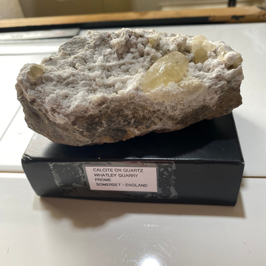 CALCITE SUR QUARTZ DE LA CARRIÈRE WHATLEY, SOMERSET 346g MF1183