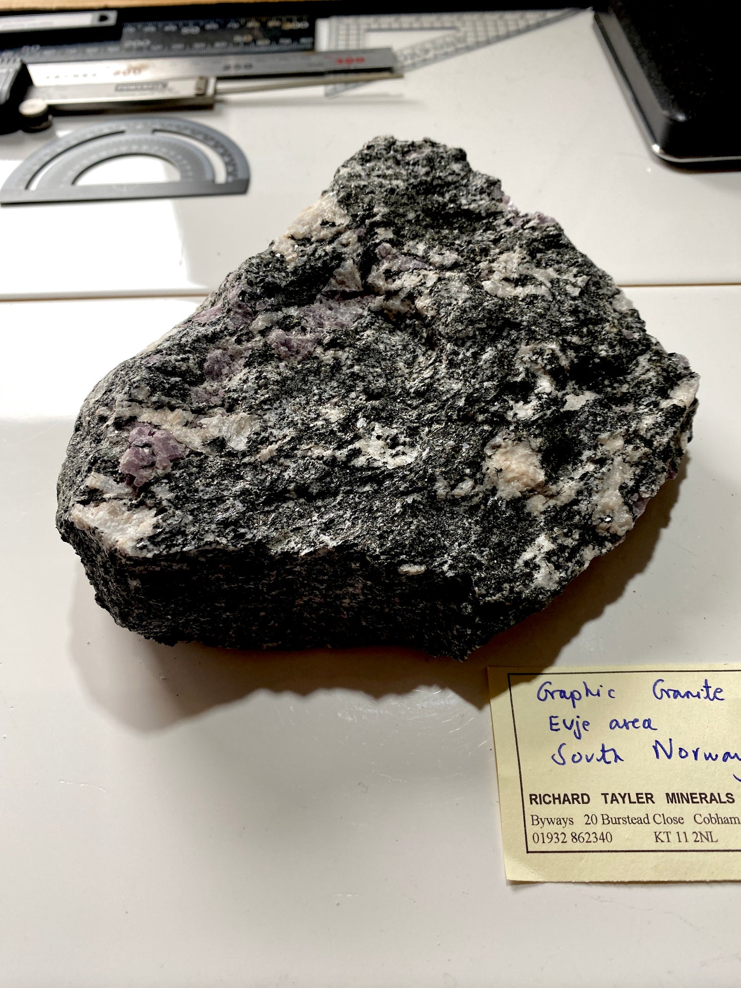 GRAPHIC GRANITE : LAUVLAND, EVJE, NORWAY         1348g MF4868