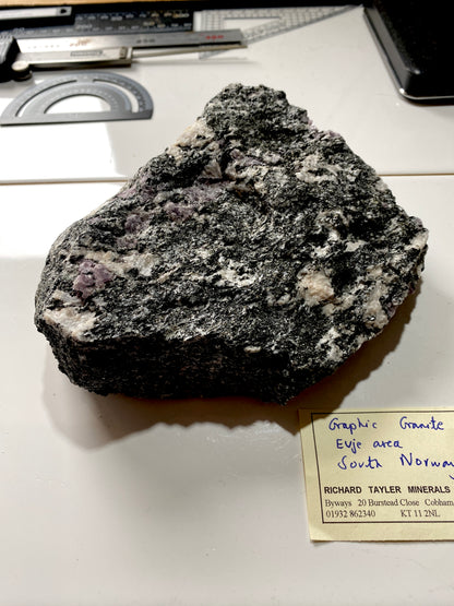 GRAPHIC GRANITE : LAUVLAND, EVJE, NORWAY         1348g MF4868