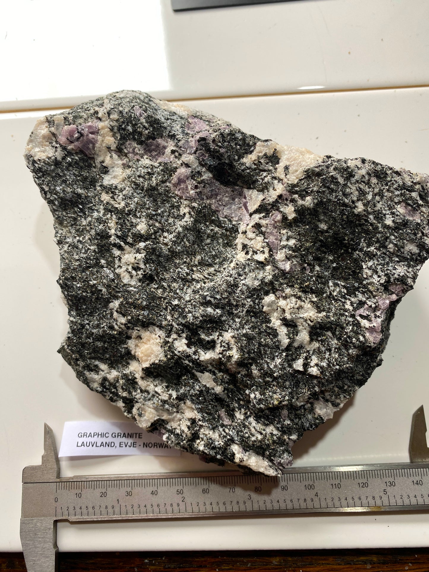 GRAPHIC GRANITE : LAUVLAND, EVJE, NORWAY         1348g MF4868