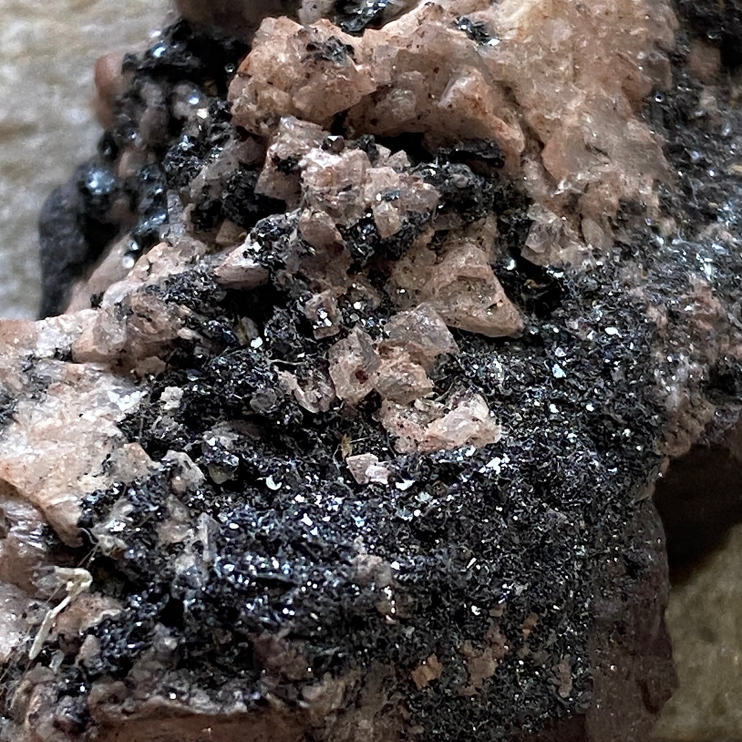 SPECULARITE & DOLOMITE ON HEMATITE - OURO PRETO, MINAS GERAIS, BRAZIL 37g MF1145
