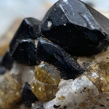 MUESTRAS RARAS DE ESPINEL/OLIVINA DE LA MINA PARKER, QUEBEC, CANADÁ. 5g MF1148