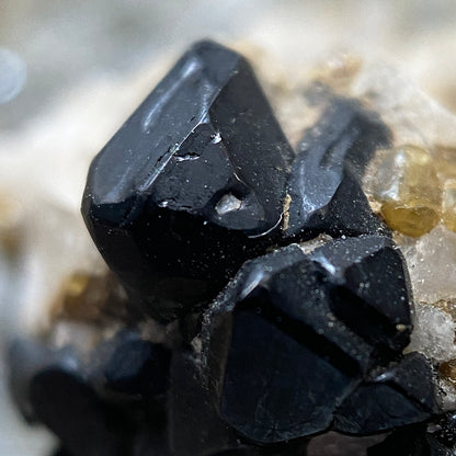 MUESTRAS RARAS DE ESPINEL/OLIVINA DE LA MINA PARKER, QUEBEC, CANADÁ. 5g MF1148