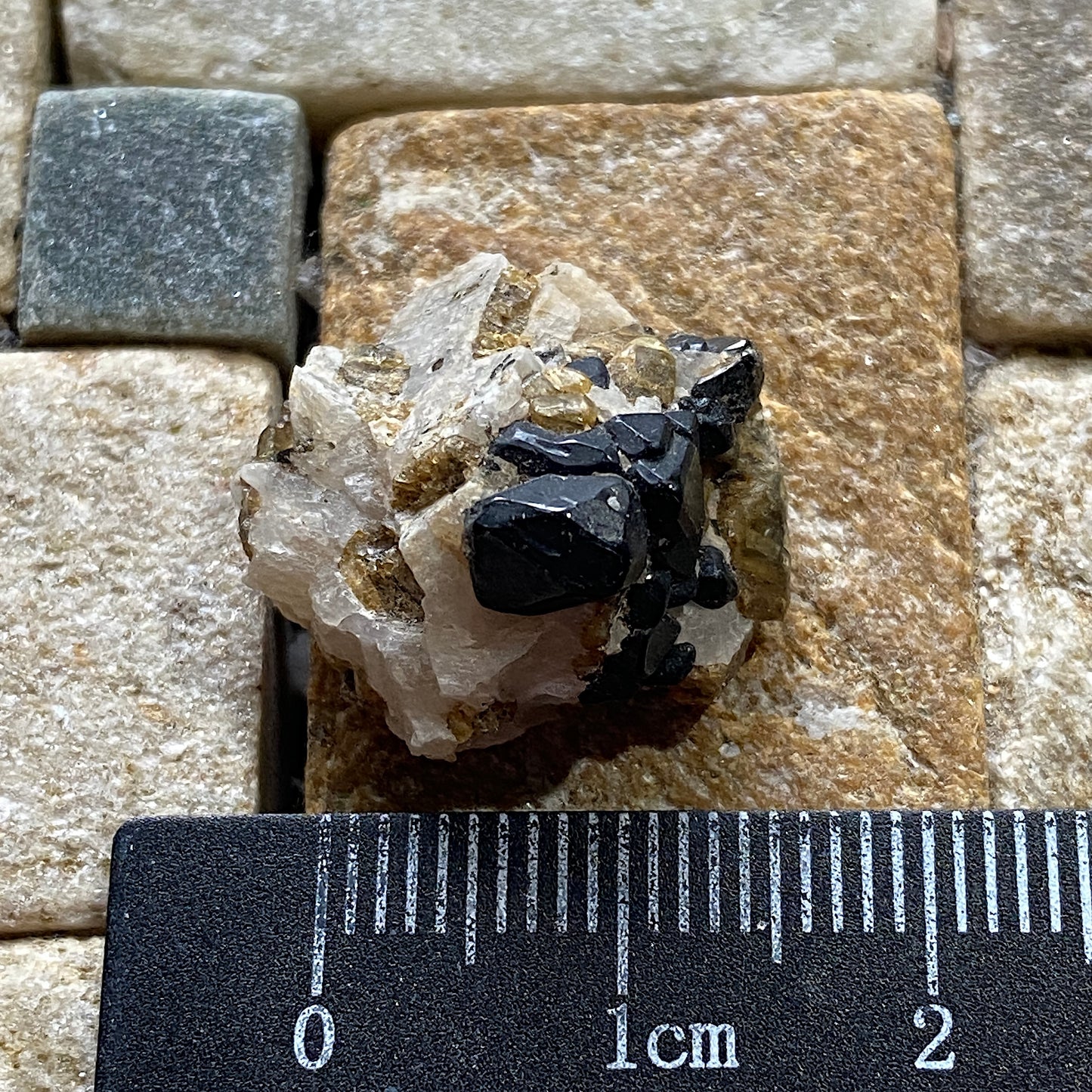 MUESTRAS RARAS DE ESPINEL/OLIVINA DE LA MINA PARKER, QUEBEC, CANADÁ. 5g MF1148