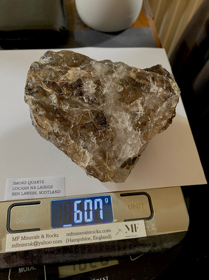 SMOKE QUARTZ [ETC] : LOCHAN NA LAIRAGE, BENLAWERS, SCOTLAND. 607g. MF4873
