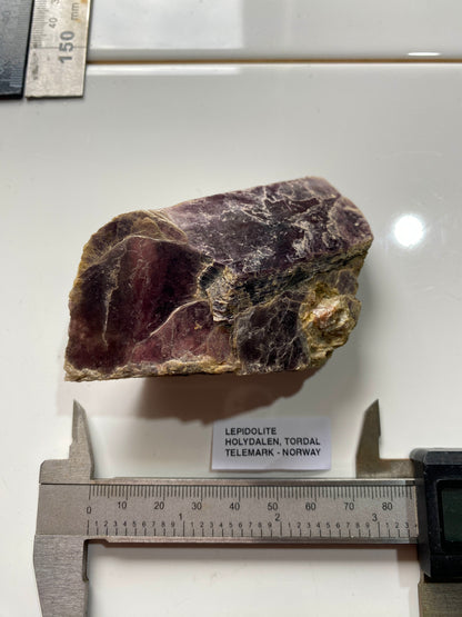 LEPIDOLITE MICA : HOLYDALEN, TORDAL, TELEMARK, NORWAY  168g MF4874