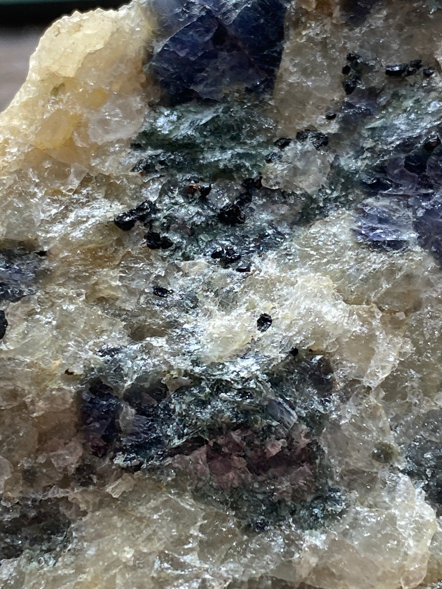 CORDIERITE IN QUARTZ : BREKKE, BAMBLE, TELEMARK, NORWAY 235gv MF4875