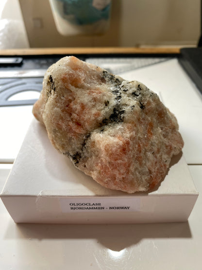 OLIGOCLASE FELDSPAR  : BJORAM SUNSTONE QUARRY, BAMBLE  NORWAY. 351g MF4876