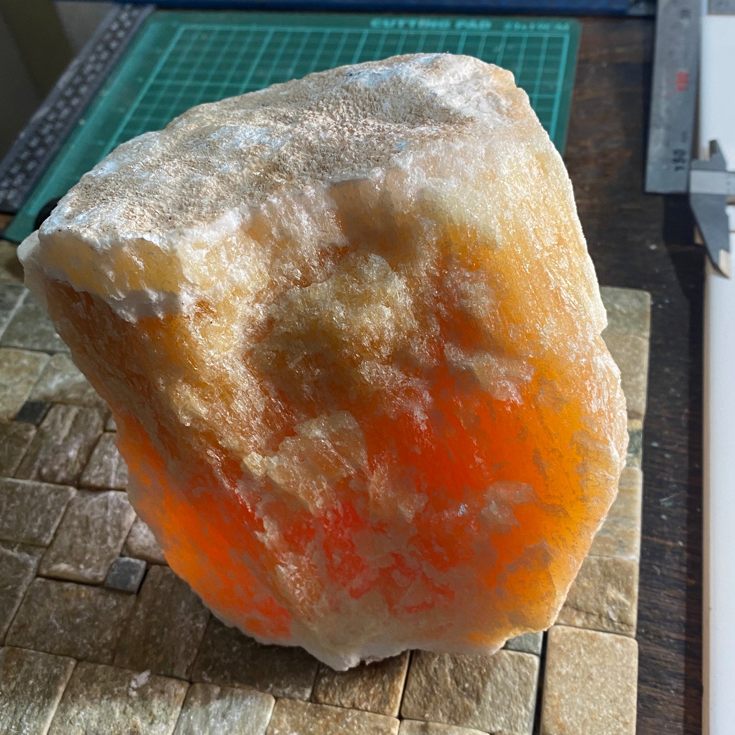 ORANGE CALCITE HEAVY SPECIMEN - TAFF'S WELL QUARRY, WALES, U.K. 2950g MF4040